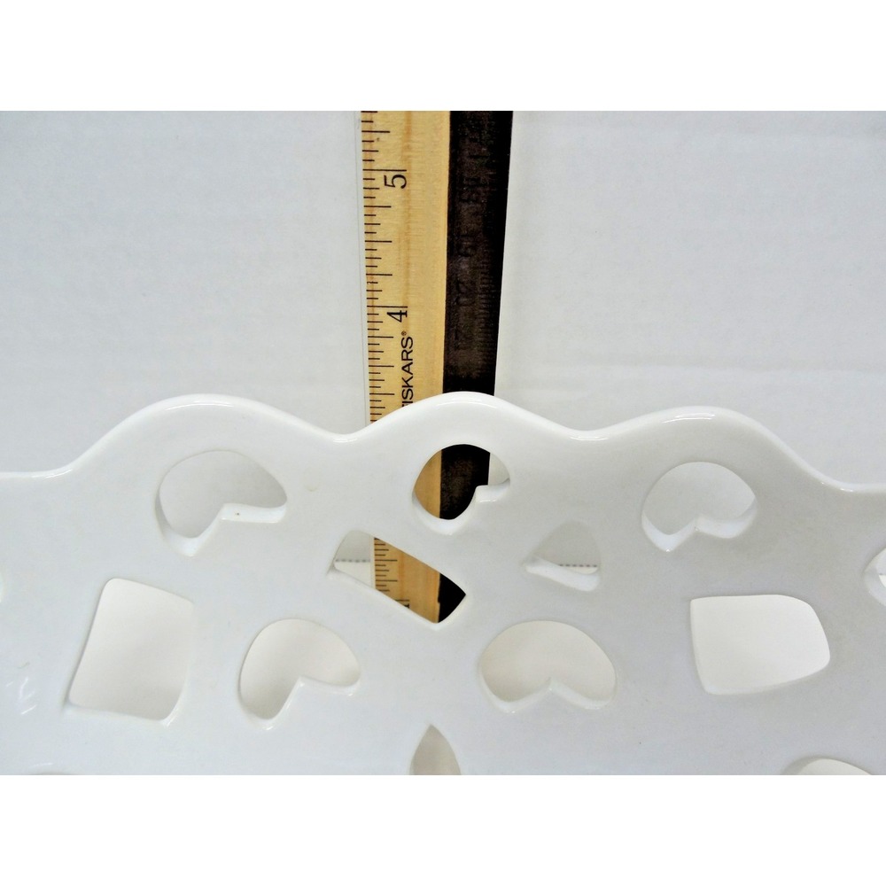 Tabletops Gallery Modern Farmhouse White Cut Out Bread Basket Ceramic 8.5" Sq - Picture 4 of 5